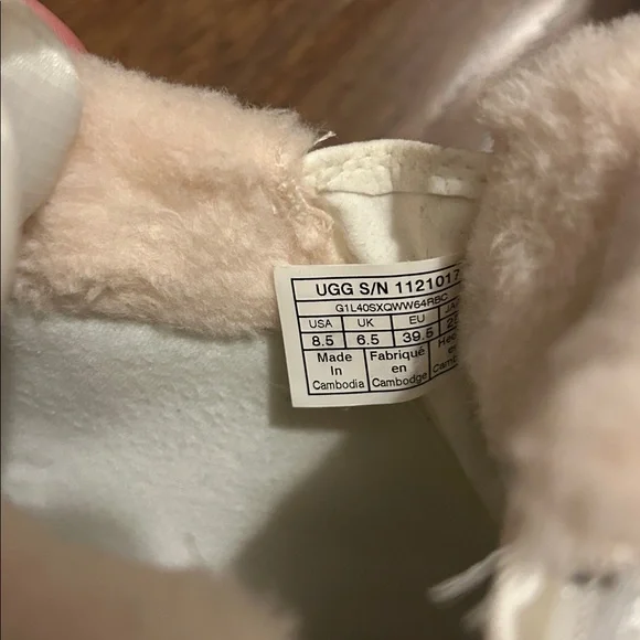 UGG Women's Ankle Boots in White - Picture 2 of 8